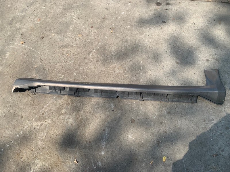 Накладка порога наружная правая MITSUBISHI OUTLANDER 03-07 2003 2.4 4G69 MN186474 Б/У