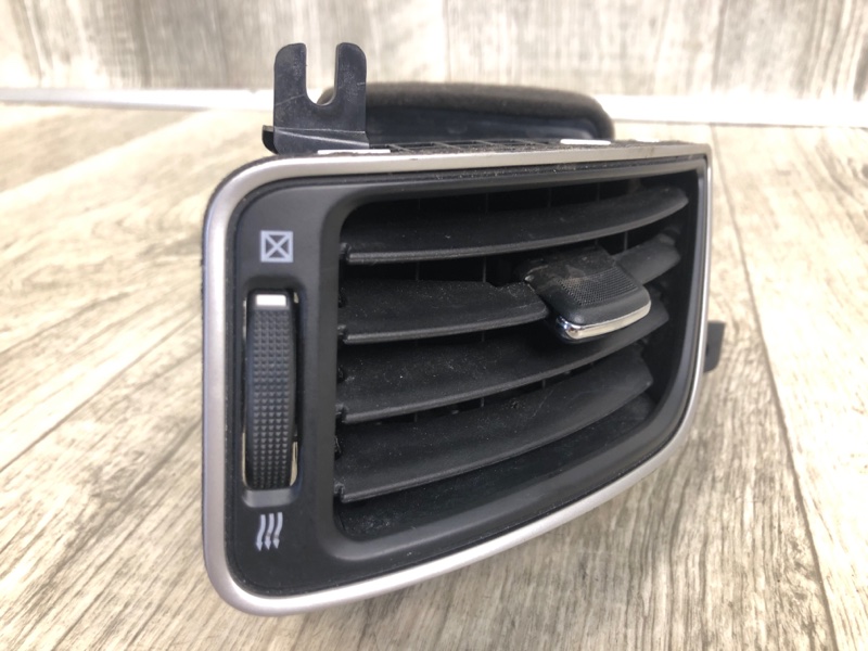 Дефлектор воздушный передний правый INFINITI Q50 15-20 SEDAN 2.0T M274