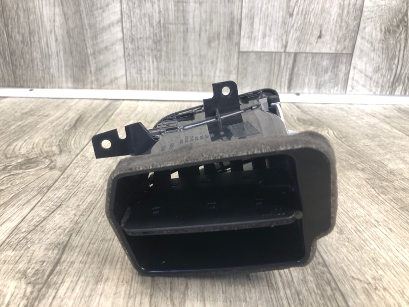 Дефлектор воздушный передний левый Q50 15-20 2016 SEDAN 2.0T M274