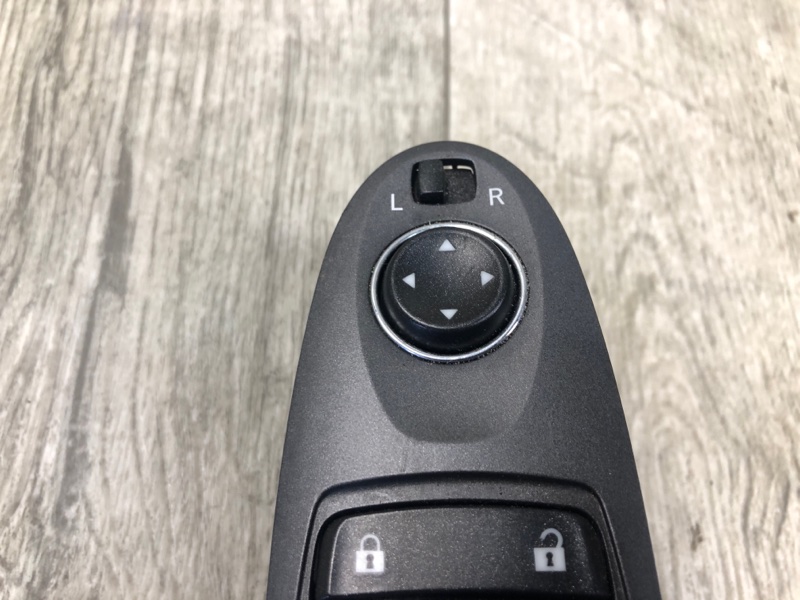 Блок управления стеклоподъемниками INFINITI Q50 15-20 SEDAN 2.0T M274