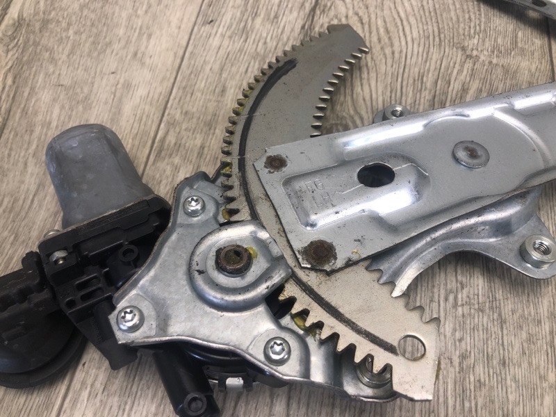 Стеклоподъемник задний левый INFINITI Q50 15-20 SEDAN 2.0T M274