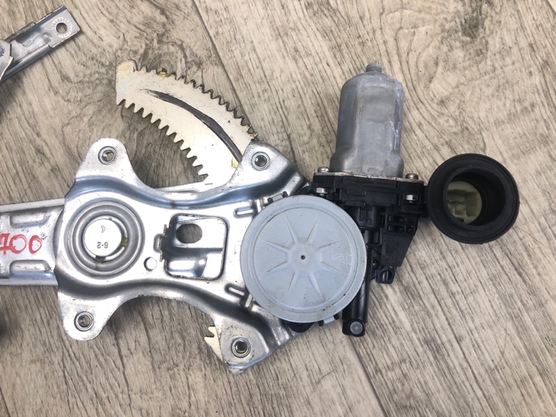 Стеклоподъемник задний левый Q50 15-20 2016 SEDAN 2.0T M274