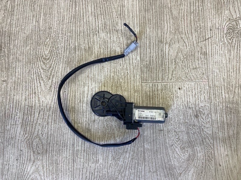 Моторчик регулировки сиденья передний левый SUBARU LEGACY 09-15 BM 2012 SEDAN 3.6 EZ36 911927-104 Б/У