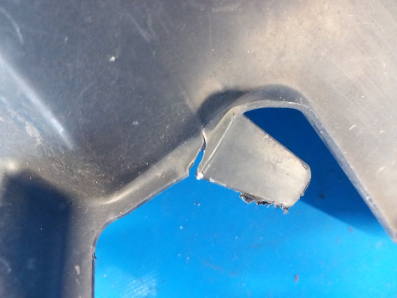 Защита заднего бампера правая TOYOTA PRIUS 16- 1.8 2ZRFXE Защита заднего бампера правая TOYOTA PRIUS 16- 1.8 2ZRFXE