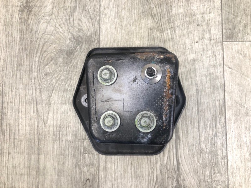 Кронштейн усилителя заднего бампера левый Q50 15-20 2016 SEDAN 2.0T M274