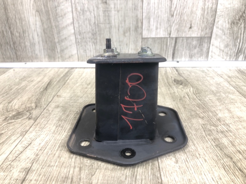 Кронштейн усилителя заднего бампера правый Q50 15-20 2016 SEDAN 2.0T M274