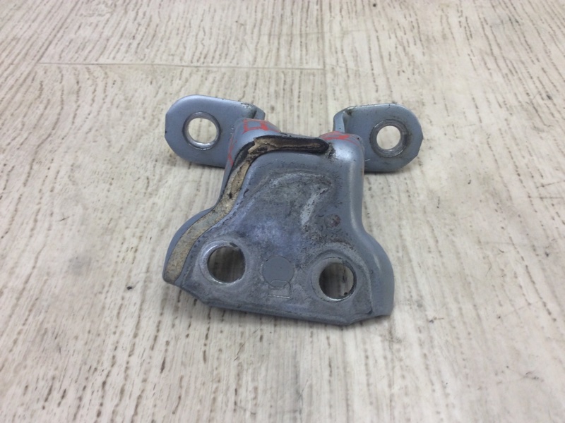 Петля двери нижняя передняя правая LEXUS ES350 06-12 2011 SEDAN 3.5 2GR-FE 6873033021 Б/У