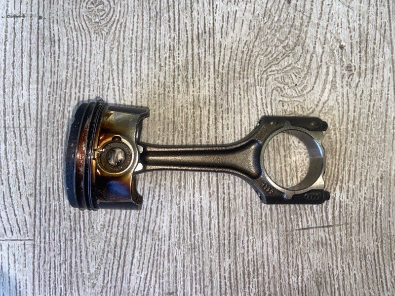 Шатун VOLKSWAGEN JETTA USA 10-17 2013 162 2.0 CPLA 06K198401F Б/У