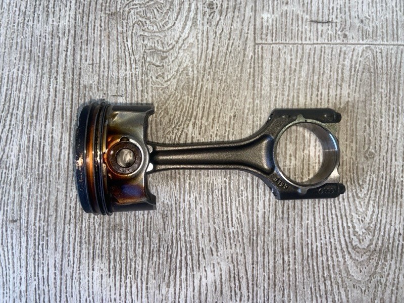 Шатун VOLKSWAGEN JETTA USA 10-17 2013 162 2.0 CPLA 06K198401F Б/У