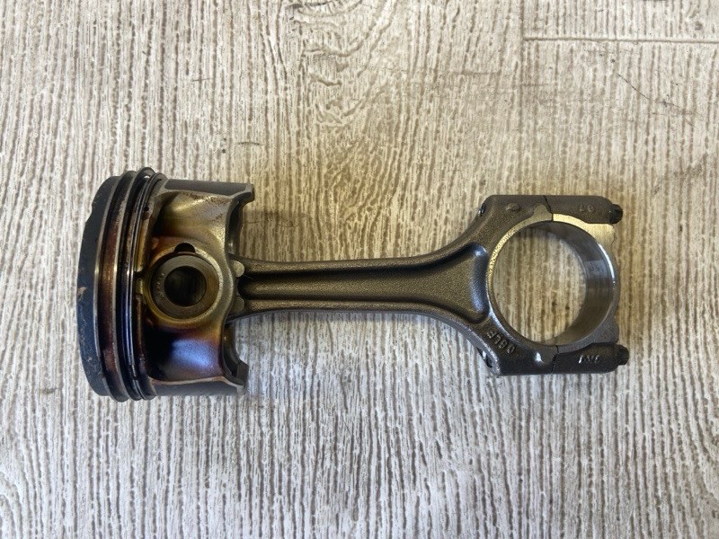 Шатун VOLKSWAGEN JETTA USA 10-17 2013 162 2.0 CPLA 06K198401F Б/У