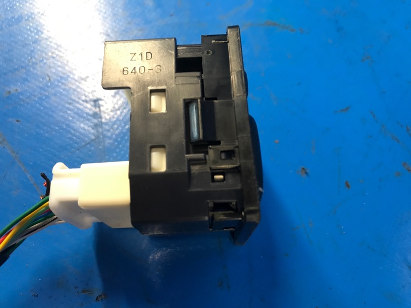 Блок управления зеркалами PRIUS - 30 09-17 2010 ZVW30 Блок управления зеркалами PRIUS - 30 09-17 2010 ZVW30