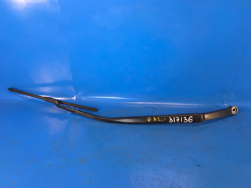 Поводок стеклоочистителя передний правый TOYOTA PRIUS 16- 2017 XW50 8521147180 Б/У