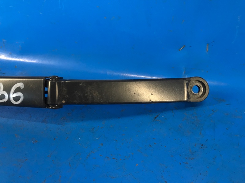 Поводок стеклоочистителя передний правый PRIUS 16- 2017 XW50