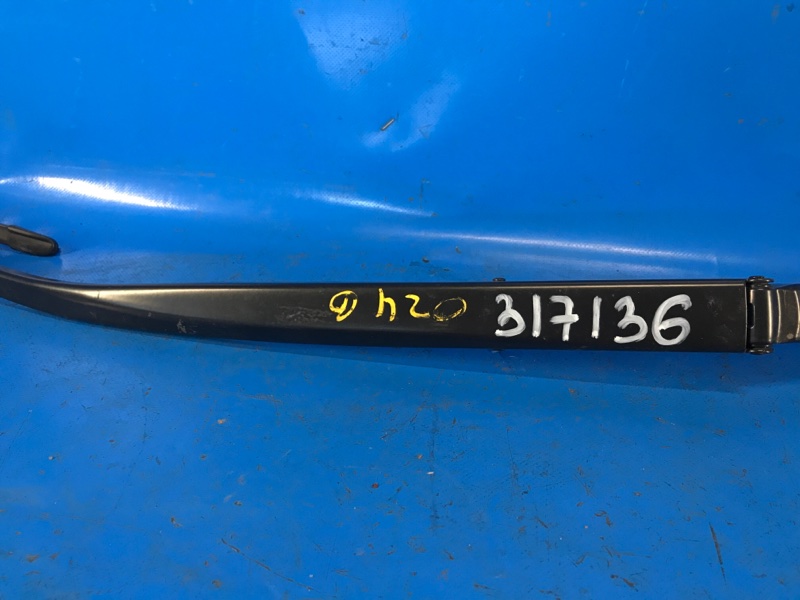 Поводок стеклоочистителя передний правый TOYOTA PRIUS 16- XW50