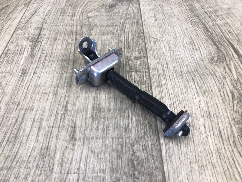 Ограничитель двери передний SUBARU LEGACY 09-15 BM 2012 SEDAN 3.6 EZ36 61124AJ010 Б/У