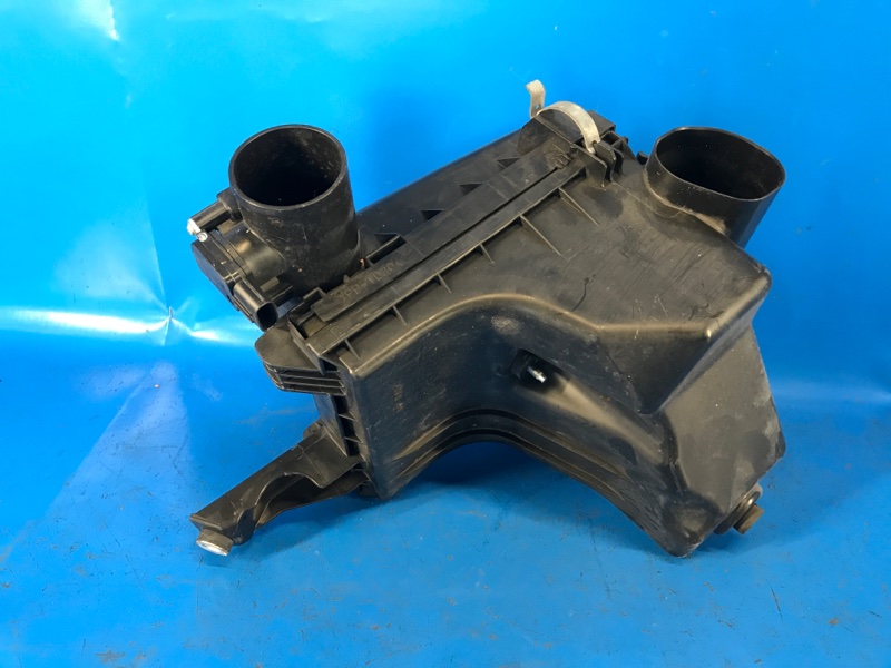 Корпус воздушного фильтра PRIUS PLUS 11-14 2013 ZVW41L 1.8 2ZRFXE