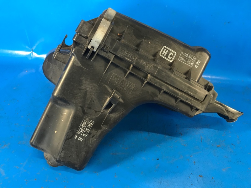 Корпус воздушного фильтра TOYOTA PRIUS PLUS 11-14 ZVW41L 1.8 2ZRFXE