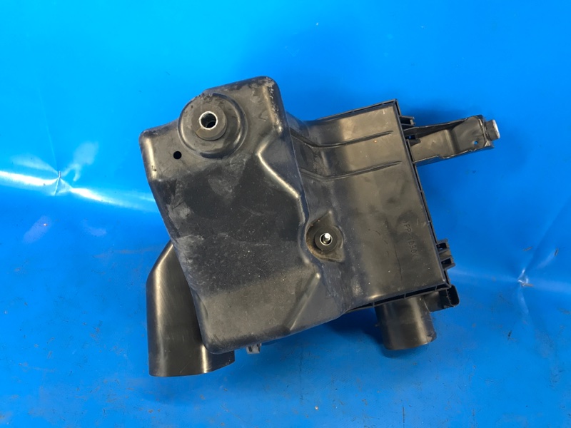 Корпус воздушного фильтра PRIUS PLUS 11-14 2013 ZVW41L 1.8 2ZRFXE