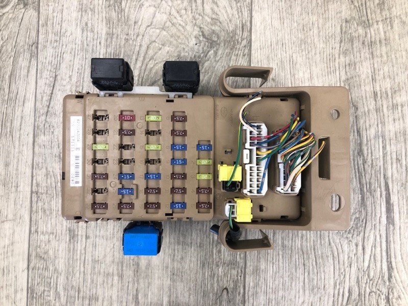 Блок предохранителей салон SUBARU LEGACY 09-15 BM 2012 SEDAN 3.6 EZ36 82290AJ00A Б/У