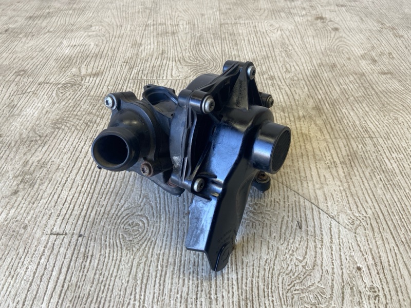 Помпа VOLKSWAGEN JETTA USA 10-17 2013 162 2.0 CPLA 06K121111M Б/У