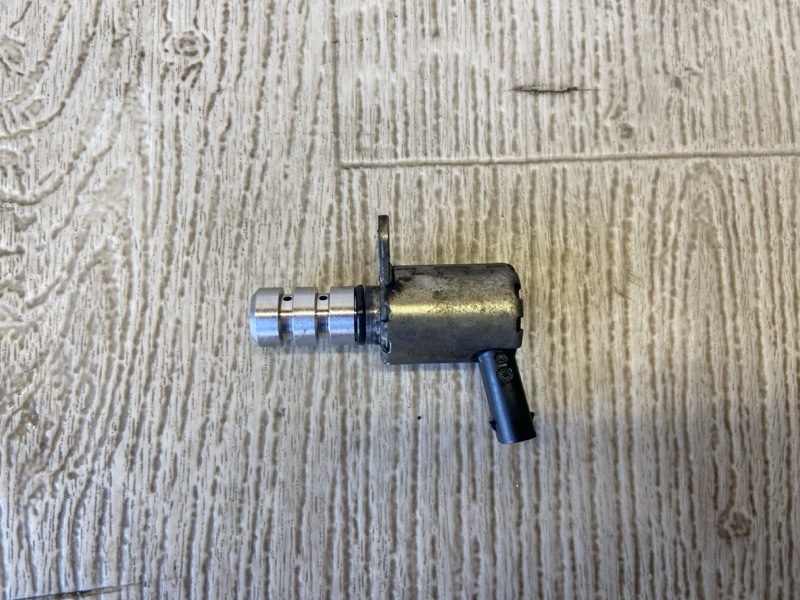 Запчасть клапан изменения фаз грм VOLKSWAGEN JETTA USA 10-17 2013 162 2.0 CPLA 06K115243L Б/У Клапан изменения фаз ГРМ VOLKSWAGEN JETTA USA 10-17 2013 162 2.0 CPLA 06K115243L Б/У