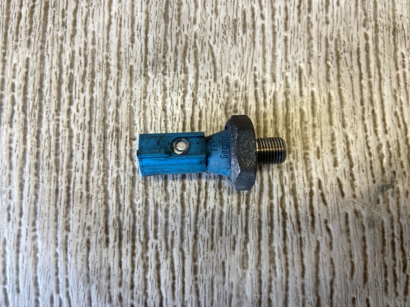 Запчасть датчик давления масла двс VOLKSWAGEN JETTA USA 10-17 2013 162 2.0 CPLA 06K919081B Б/У Датчик давления масла ДВС VOLKSWAGEN JETTA USA 10-17 2013 162 2.0 CPLA 06K919081B Б/У