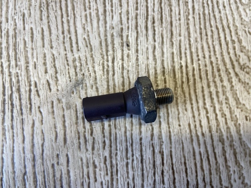 Датчик давления масла ДВС VOLKSWAGEN JETTA USA 10-17 2013 162 2.0 CPLA 038919081H Б/У