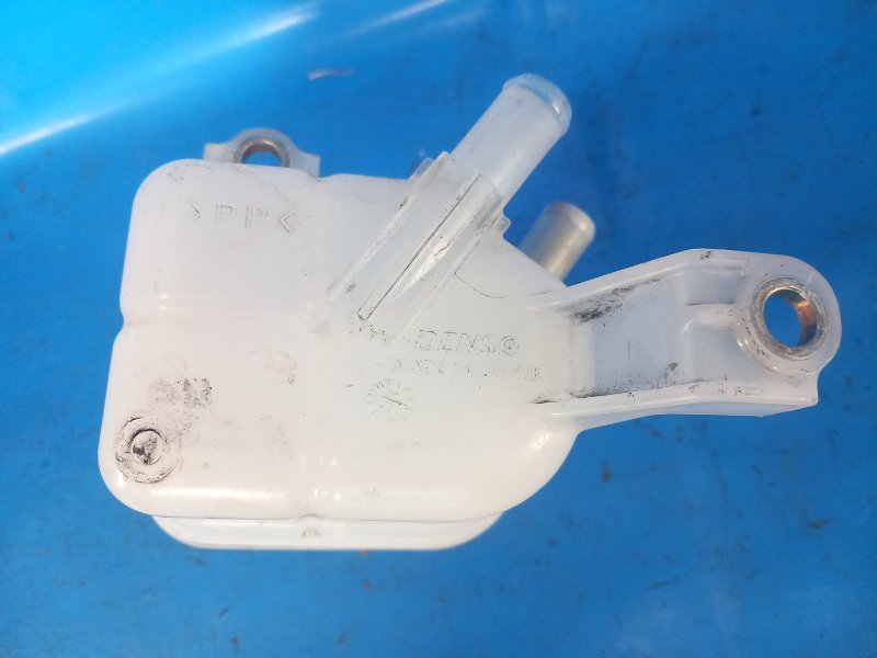 Расширительный бачок инвертора TOYOTA PRIUS - 30 09-17 ZVW30