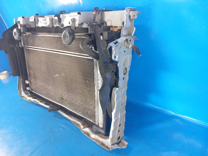 Панель передняя PRIUS - 30 09-17 2010 ZVW30