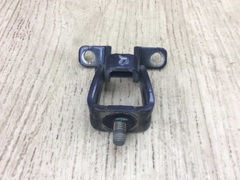 Петля крышки багажника VOLKSWAGEN TIGUAN 08-17 2011 5N 2.0 CCTA 5N0827301 Б/У