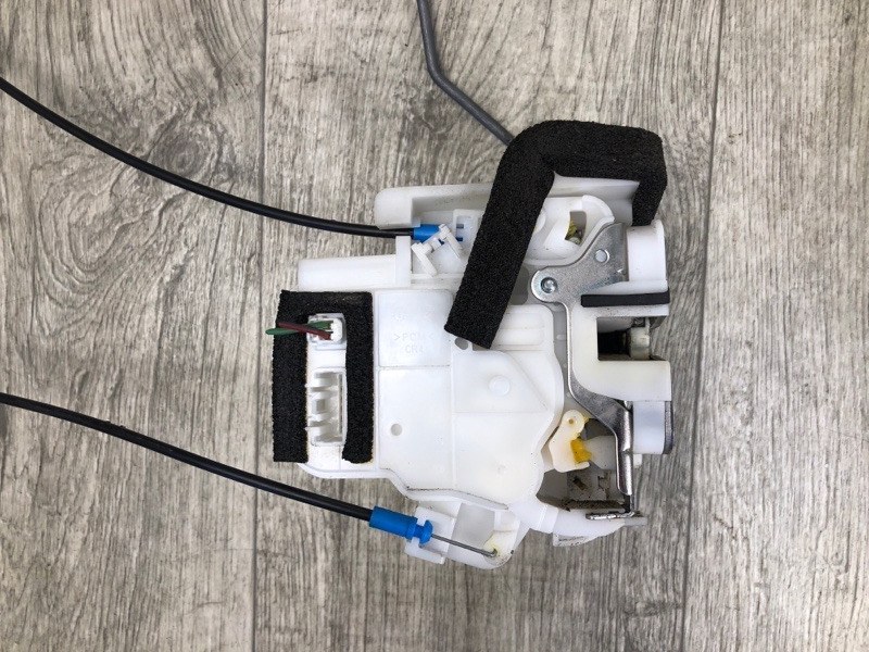 Замок двери передний правый LEGACY 09-15 BM 2012 SEDAN 3.6 EZ36