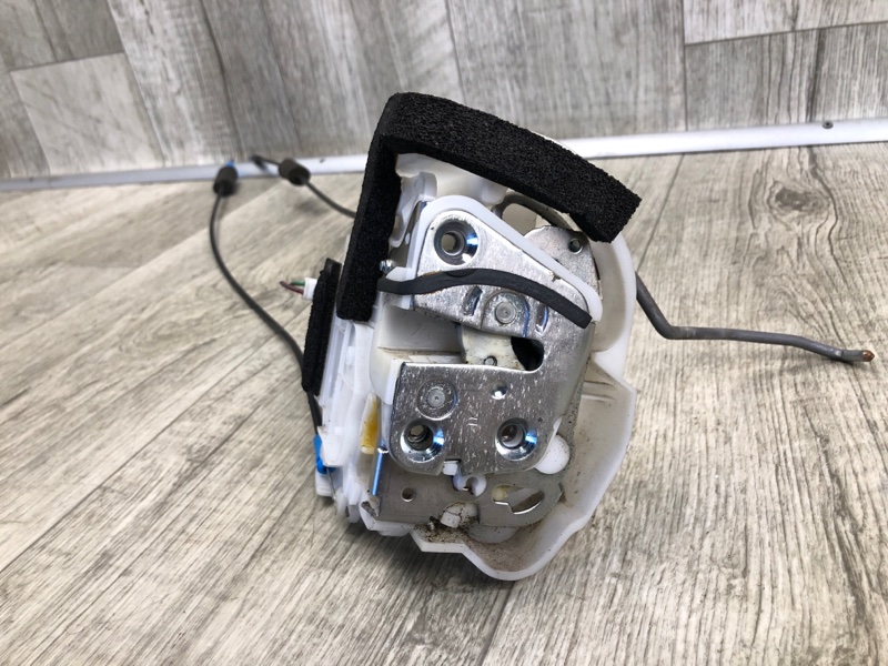 Замок двери передний правый SUBARU LEGACY 09-15 BM SEDAN 3.6 EZ36