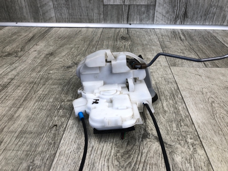 Замок двери передний правый LEGACY 09-15 BM 2012 SEDAN 3.6 EZ36