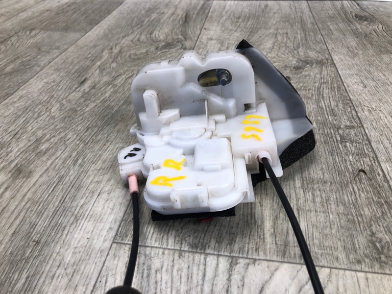 Замок двери задний правый LEGACY 09-15 BM 2012 SEDAN 3.6 EZ36