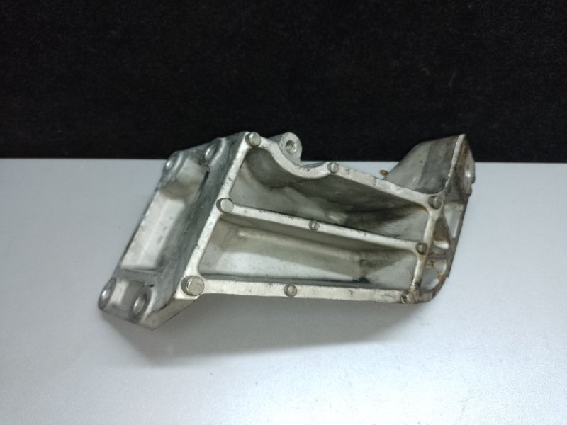 Кронштейн опоры двигателя левый M35/M45 04-10 2008 3.5 VQ35HR