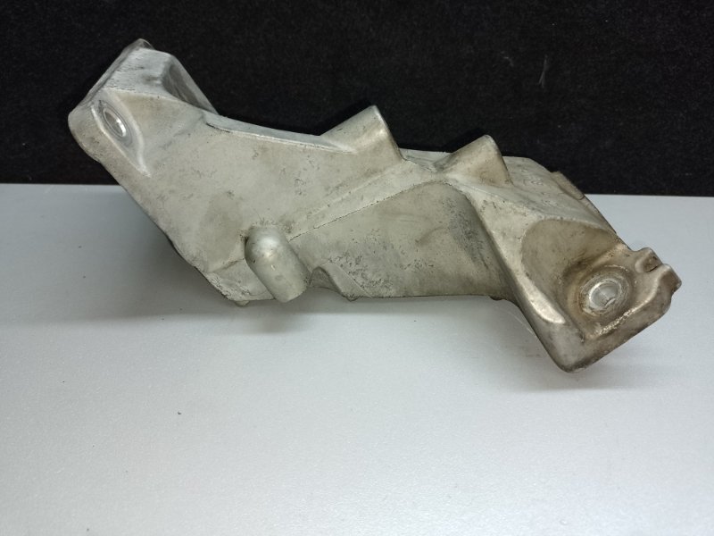 Кронштейн опоры двигателя левый INFINITI M35/M45 04-10 3.5 VQ35HR