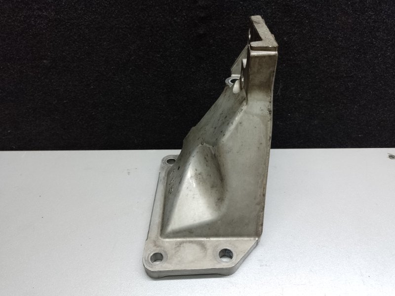 Кронштейн опоры двигателя правый M35/M45 04-10 2008 3.5 VQ35HR