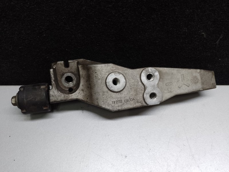 Кронштейн опоры двигателя INFINITI M35/M45 04-10 2008 3.5 VQ35HR 11272-EG30A Б/У