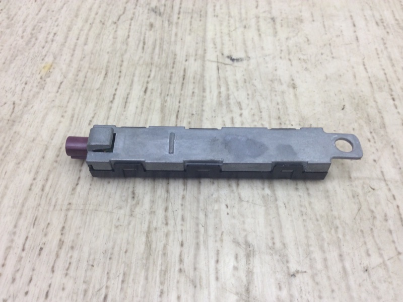 Усилитель антенны левый TIGUAN 08-17 2011 5N 2.0 CCTA