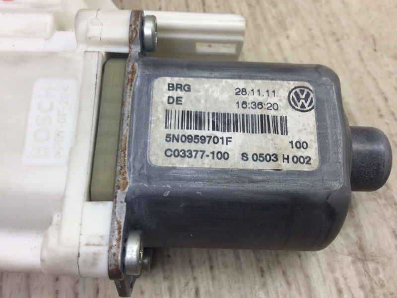 Моторчик стеклоподъемника передний левый TIGUAN 08-17 2011 5N 2.0 CCTA