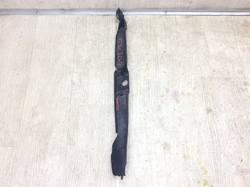 Пыльник крыла передний левый VOLKSWAGEN TIGUAN 08-17 2011 5N 2.0 CCTA 5N0821111 Б/У