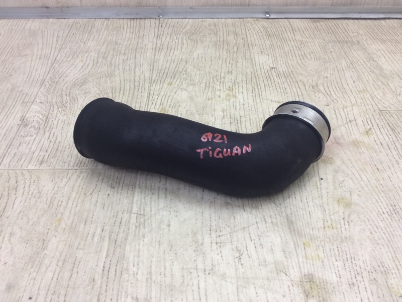 Патрубок интеркулера левый VOLKSWAGEN TIGUAN 08-17 2011 5N 2.0 CCTA 5N0145834J Б/У