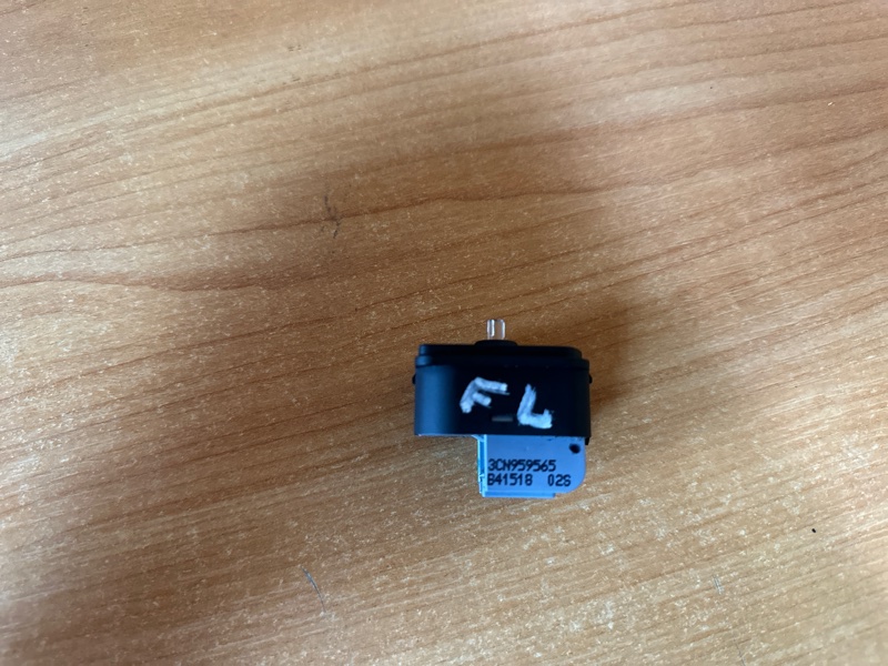 Блок управления зеркалами VOLKSWAGEN JETTA USA 18- JEM 1.4 DGXA Блок управления зеркалами VOLKSWAGEN JETTA USA 18- JEM 1.4 DGXA