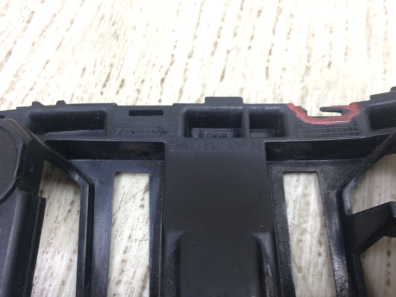 Кронштейн переднего бампера правый TIGUAN 08-17 2011 5N 2.0 CCTA