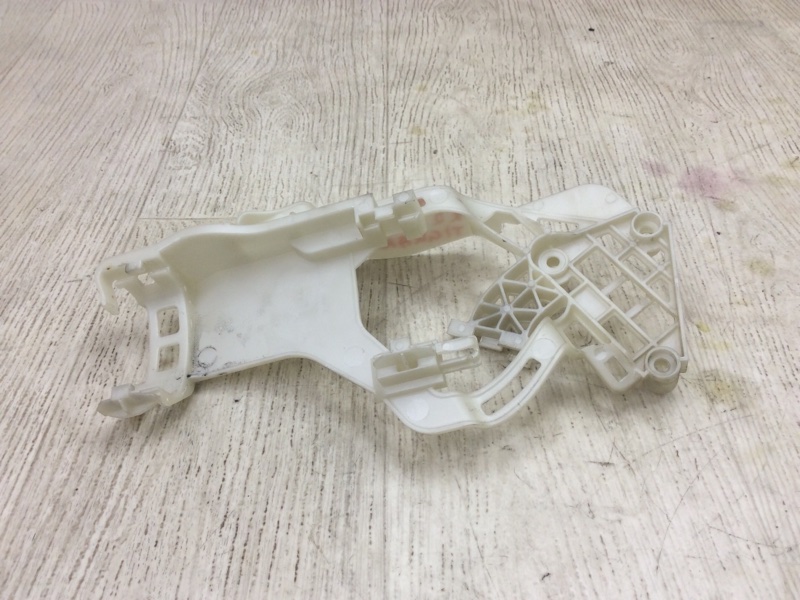 Кронштейн замка двери задний правый TIGUAN 08-17 2011 5N 2.0 CCTA