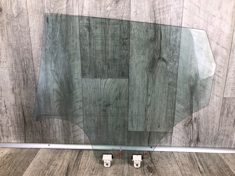 Стекло двери заднее правое NISSAN QASHQAI/ROGUE SPORT 14- J11 2.0L MR20DD