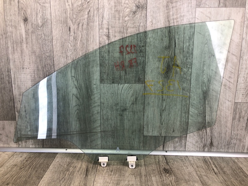 Стекло двери переднее правое NISSAN QASHQAI/ROGUE SPORT 14- J11 2.0L MR20DD