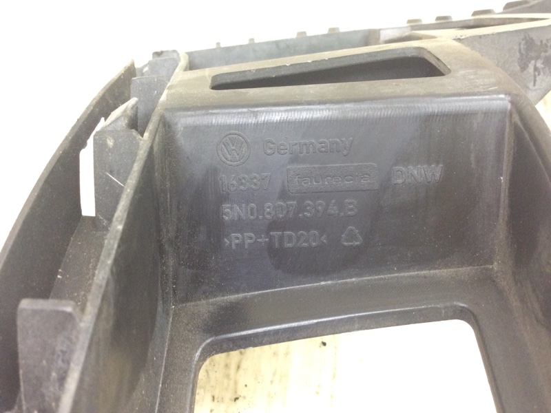 Кронштейн заднего бампера правый VOLKSWAGEN TIGUAN 08-17 5N 2.0 CCTA