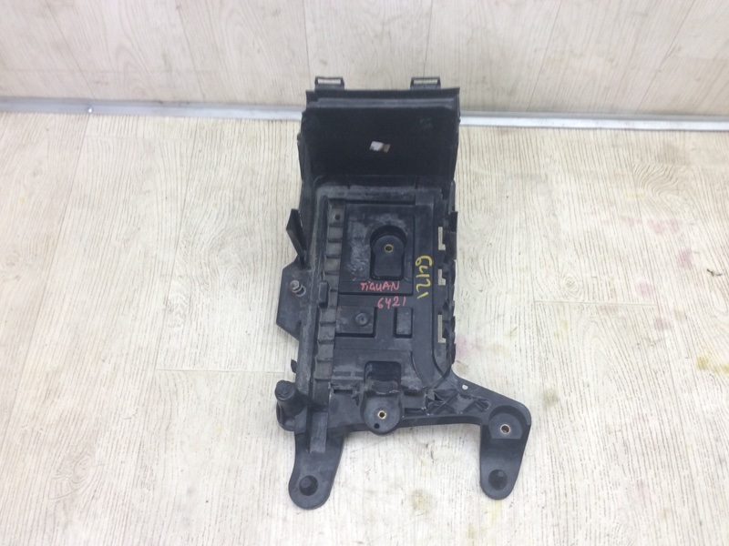 Полка аккумулятора VOLKSWAGEN TIGUAN 08-17 2011 5N 2.0 CCTA 1K0915333H Б/У