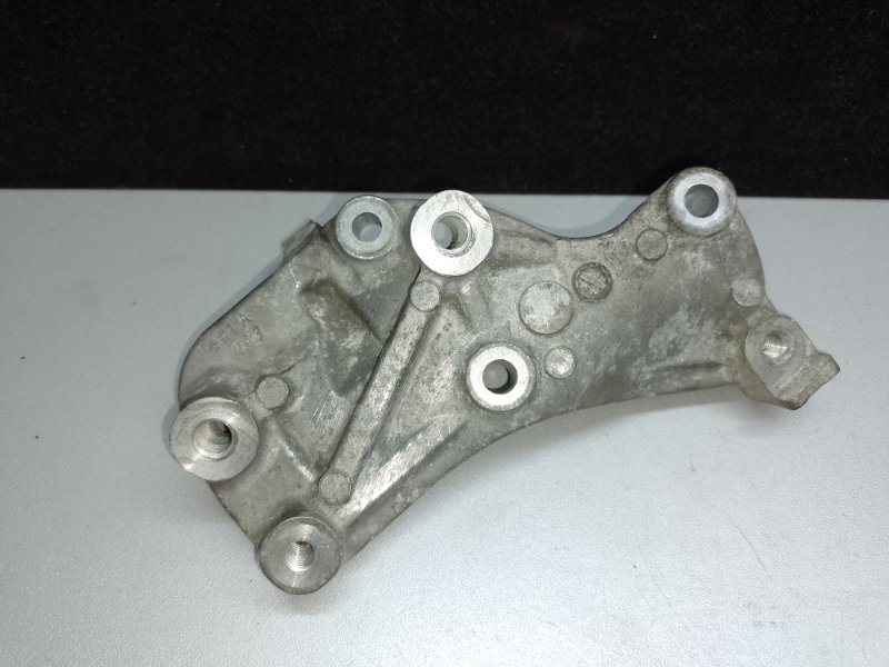 Кронштейн генератора MITSUBISHI OUTLANDER XL 05-13 2006 CW 3.0 6B31 1801A037 Б/У